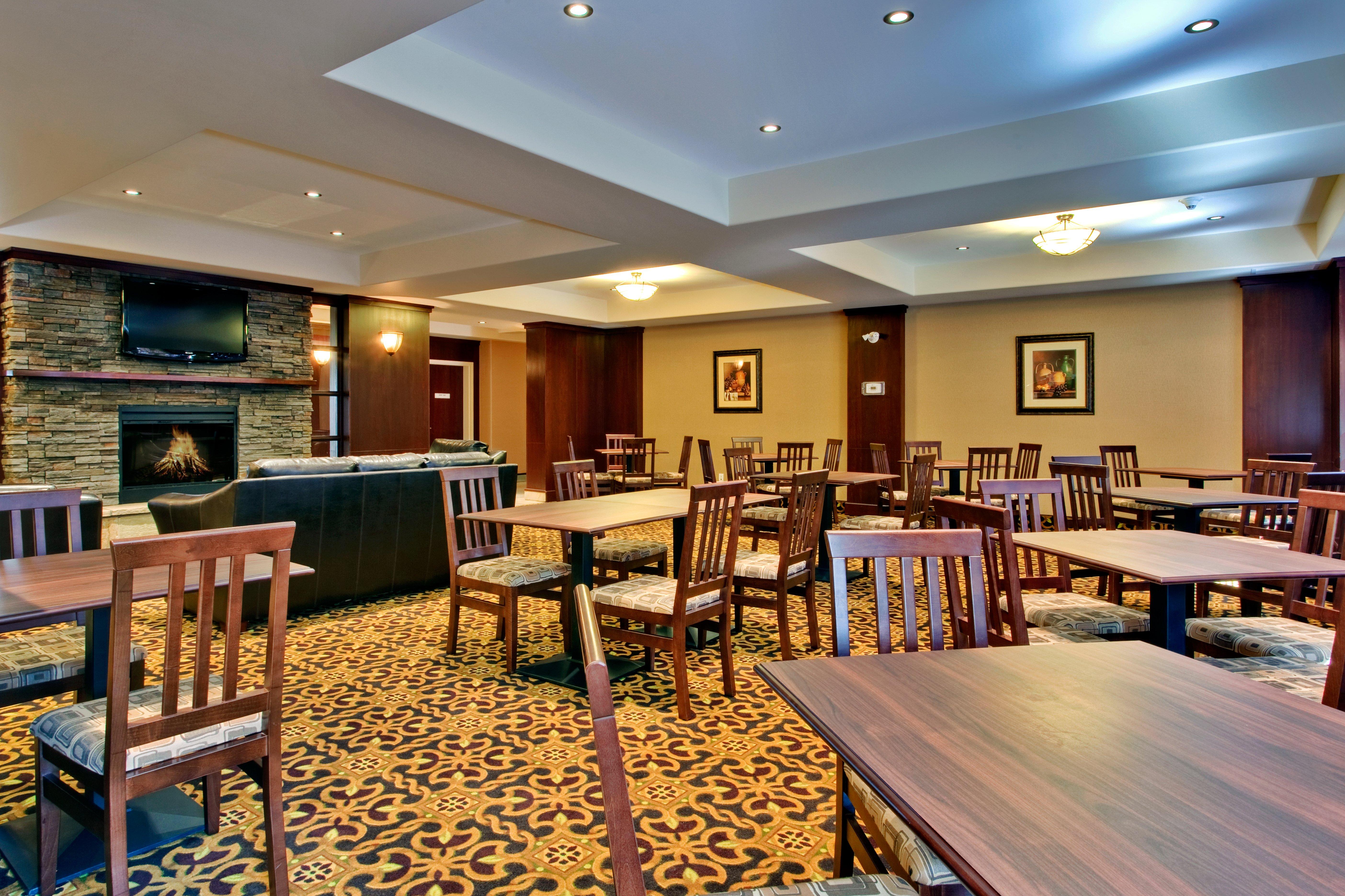 Holiday Inn Express & Suites Whitecourt By Ihg Екстер'єр фото