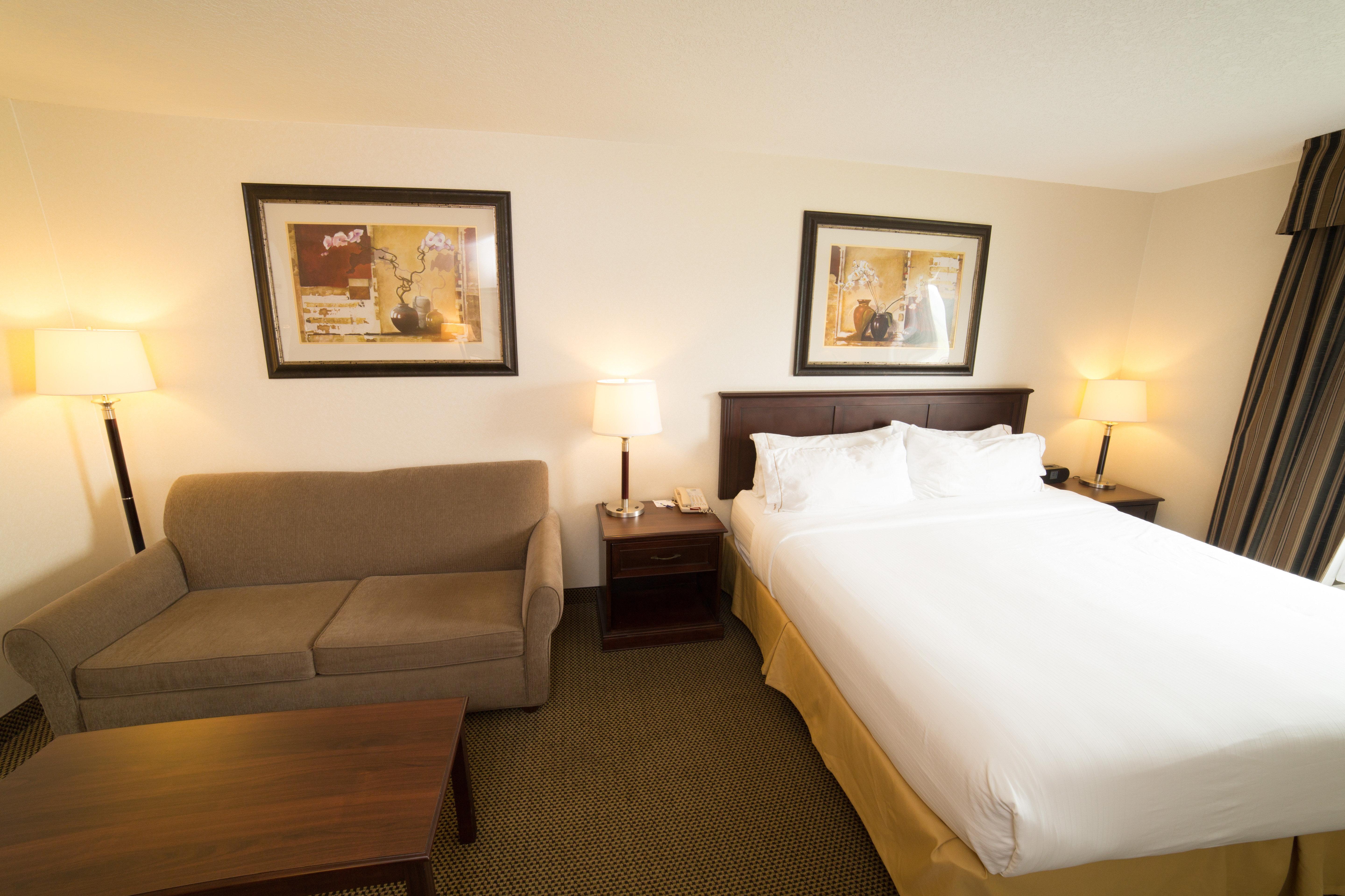 Holiday Inn Express & Suites Whitecourt By Ihg Екстер'єр фото