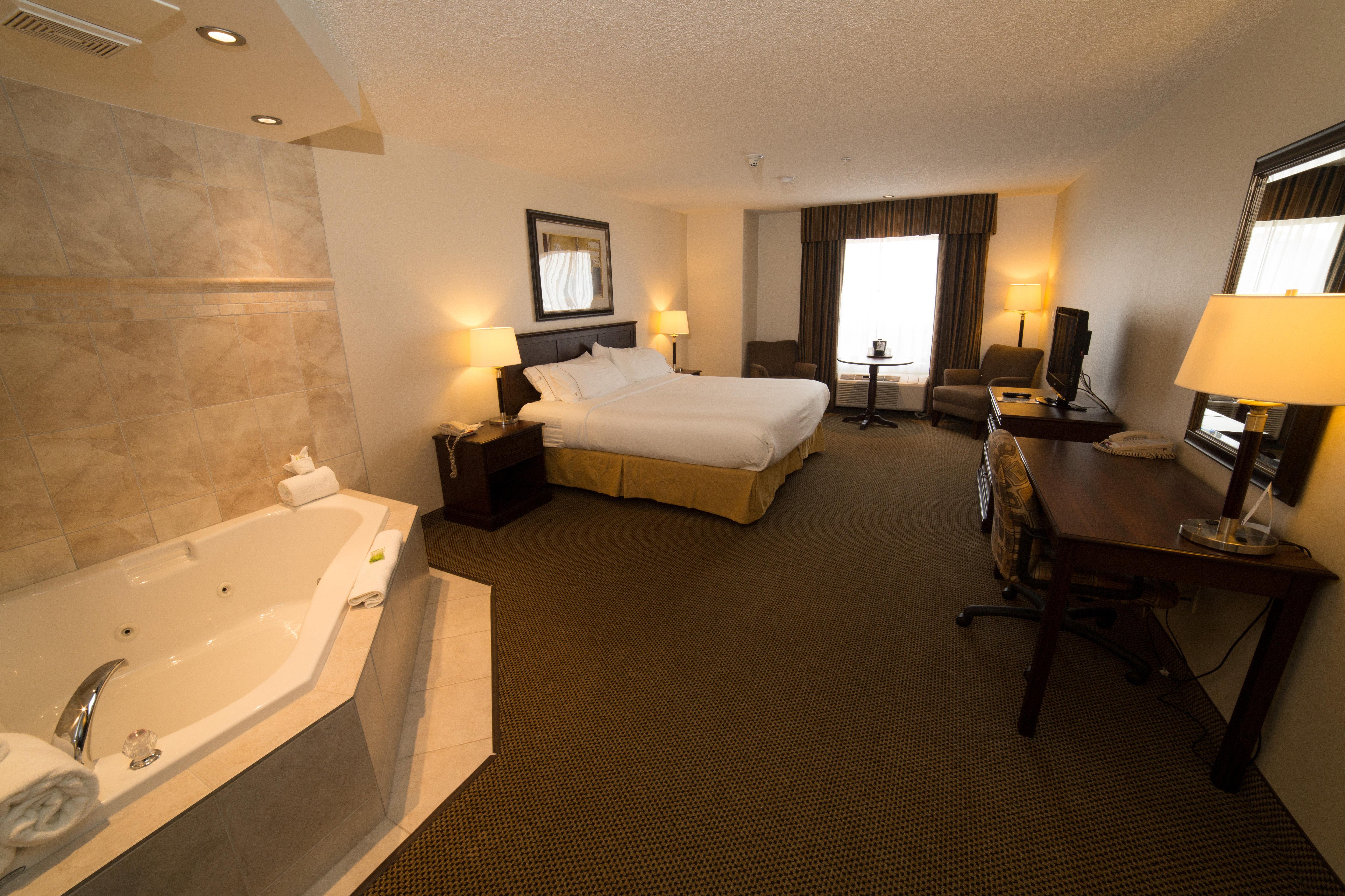 Holiday Inn Express & Suites Whitecourt By Ihg Екстер'єр фото