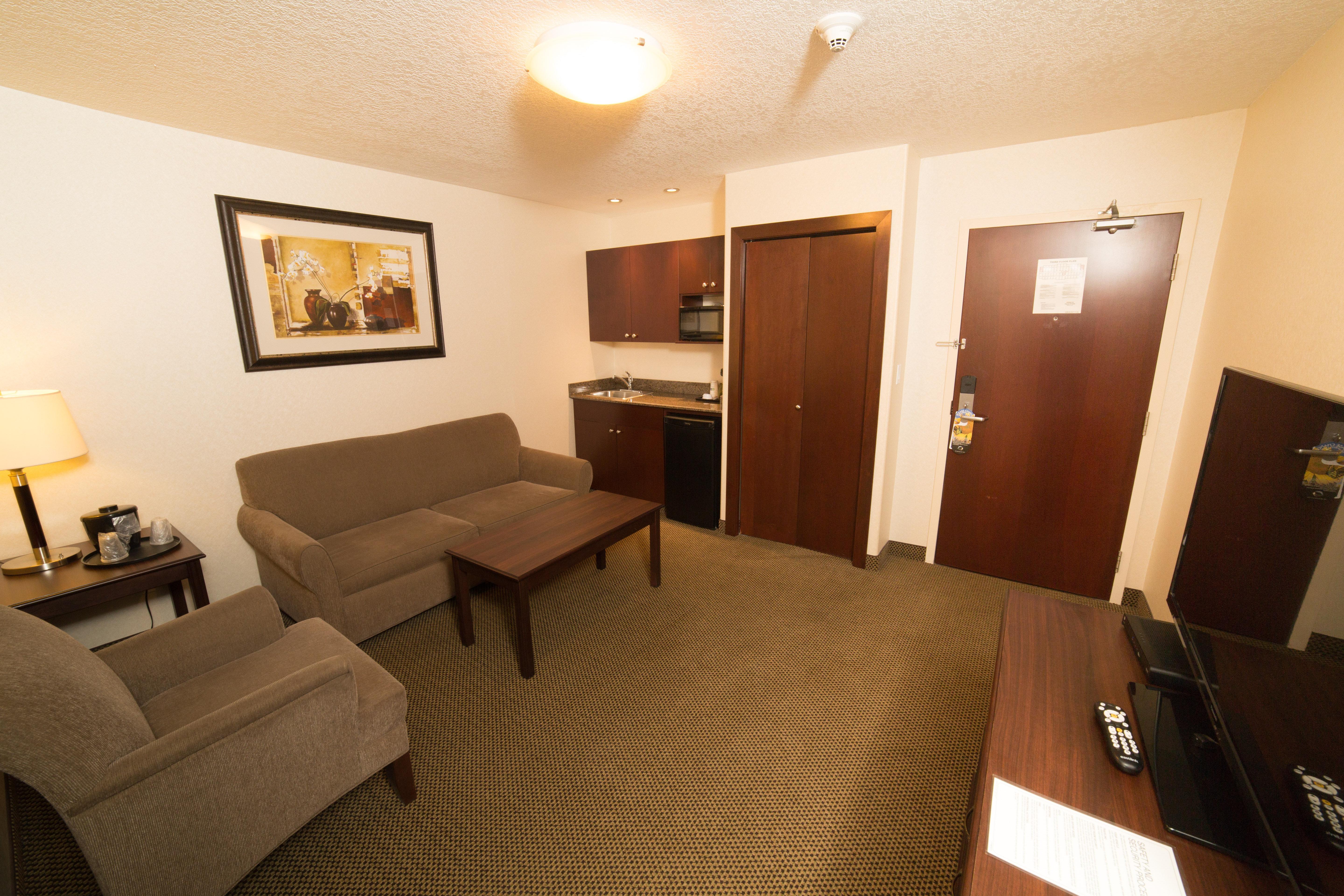 Holiday Inn Express & Suites Whitecourt By Ihg Екстер'єр фото