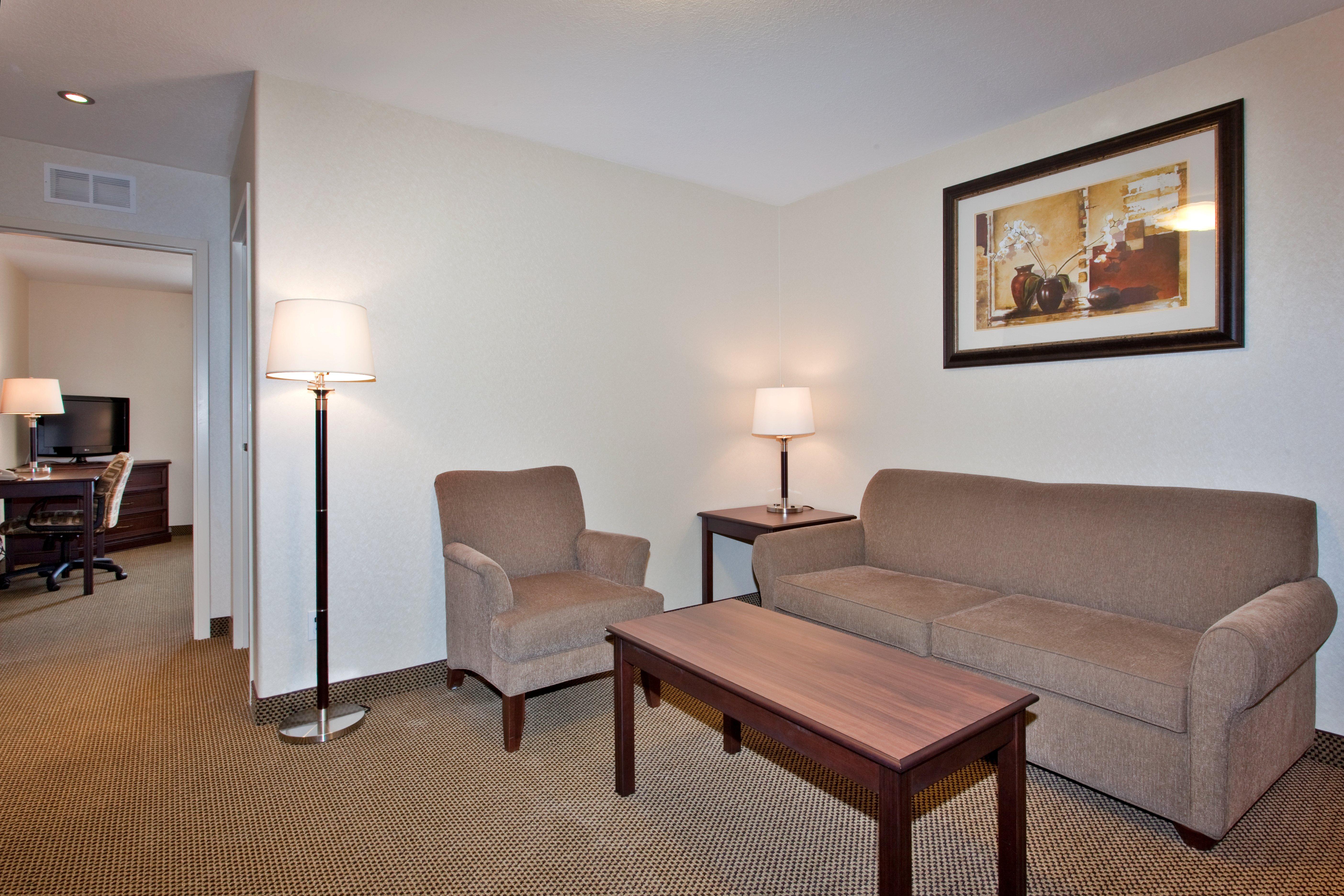 Holiday Inn Express & Suites Whitecourt By Ihg Номер фото