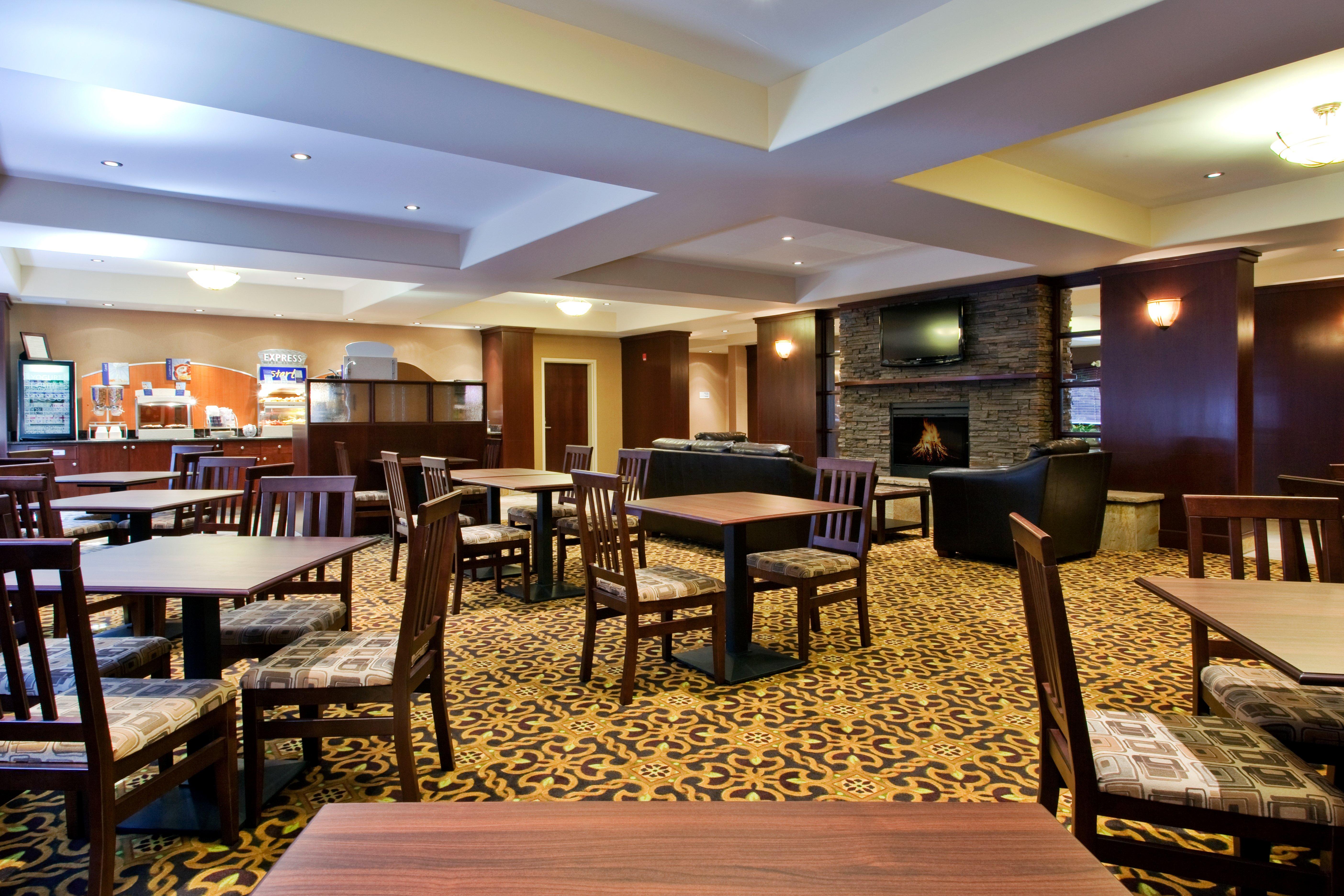 Holiday Inn Express & Suites Whitecourt By Ihg Екстер'єр фото