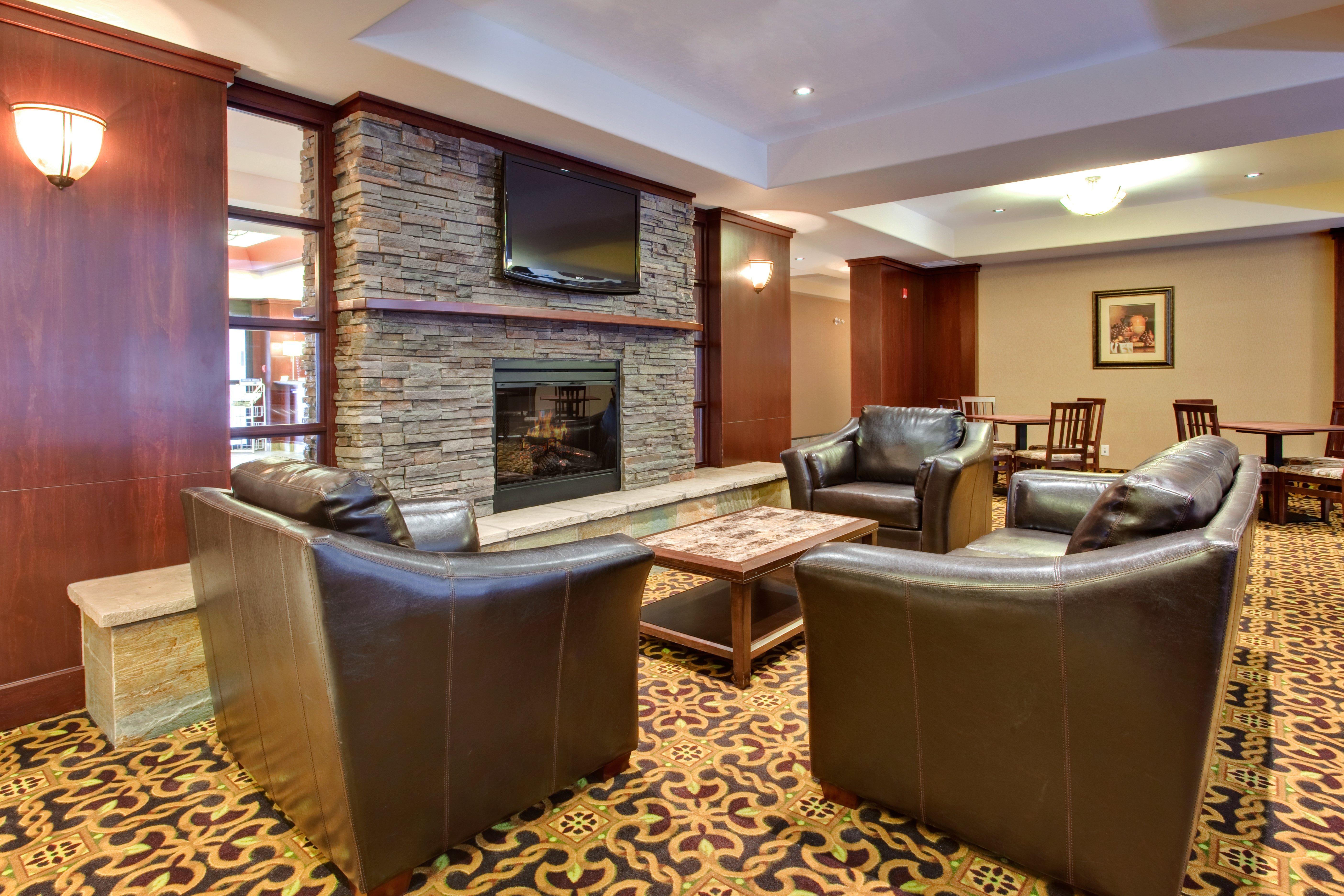 Holiday Inn Express & Suites Whitecourt By Ihg Екстер'єр фото