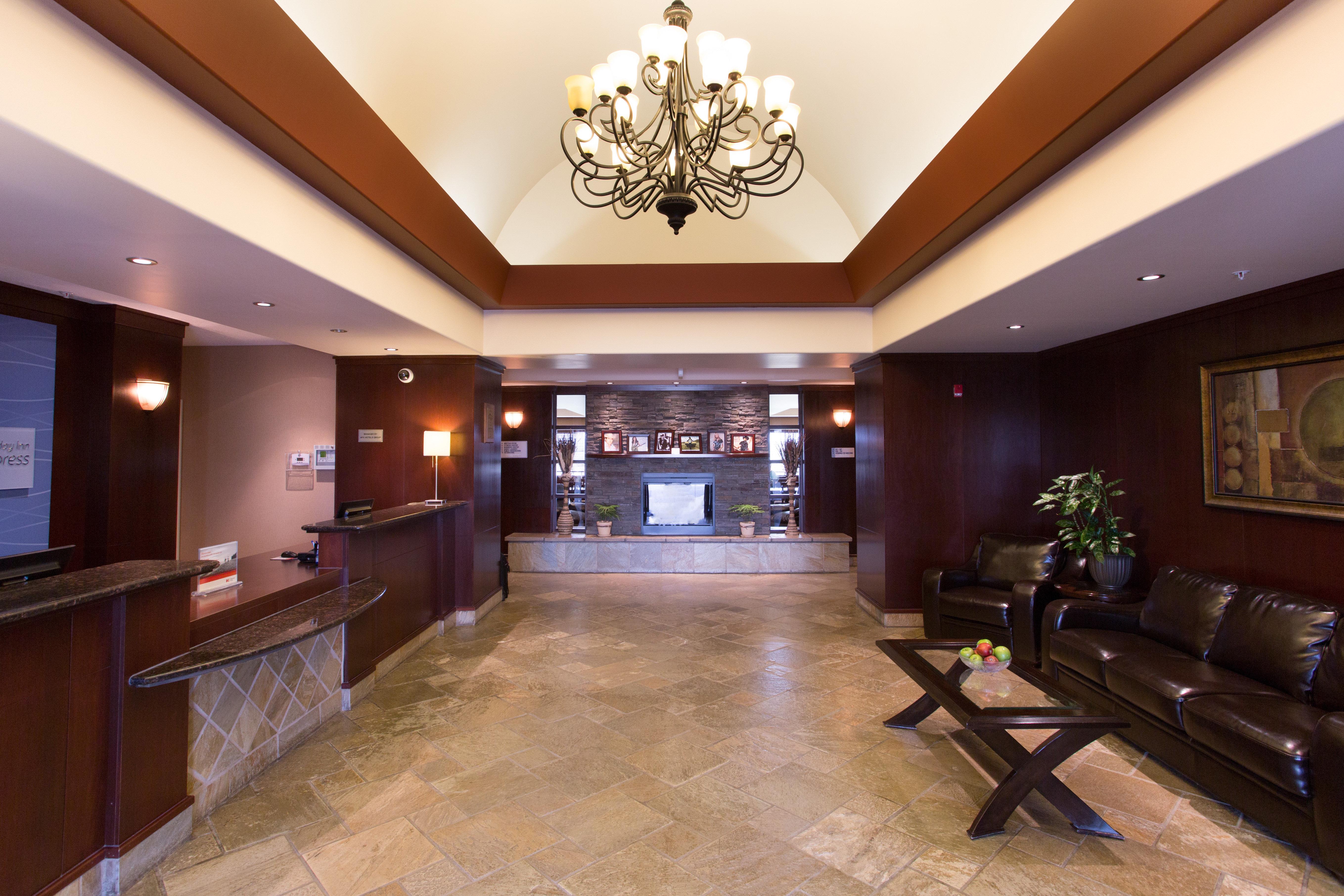 Holiday Inn Express & Suites Whitecourt By Ihg Екстер'єр фото
