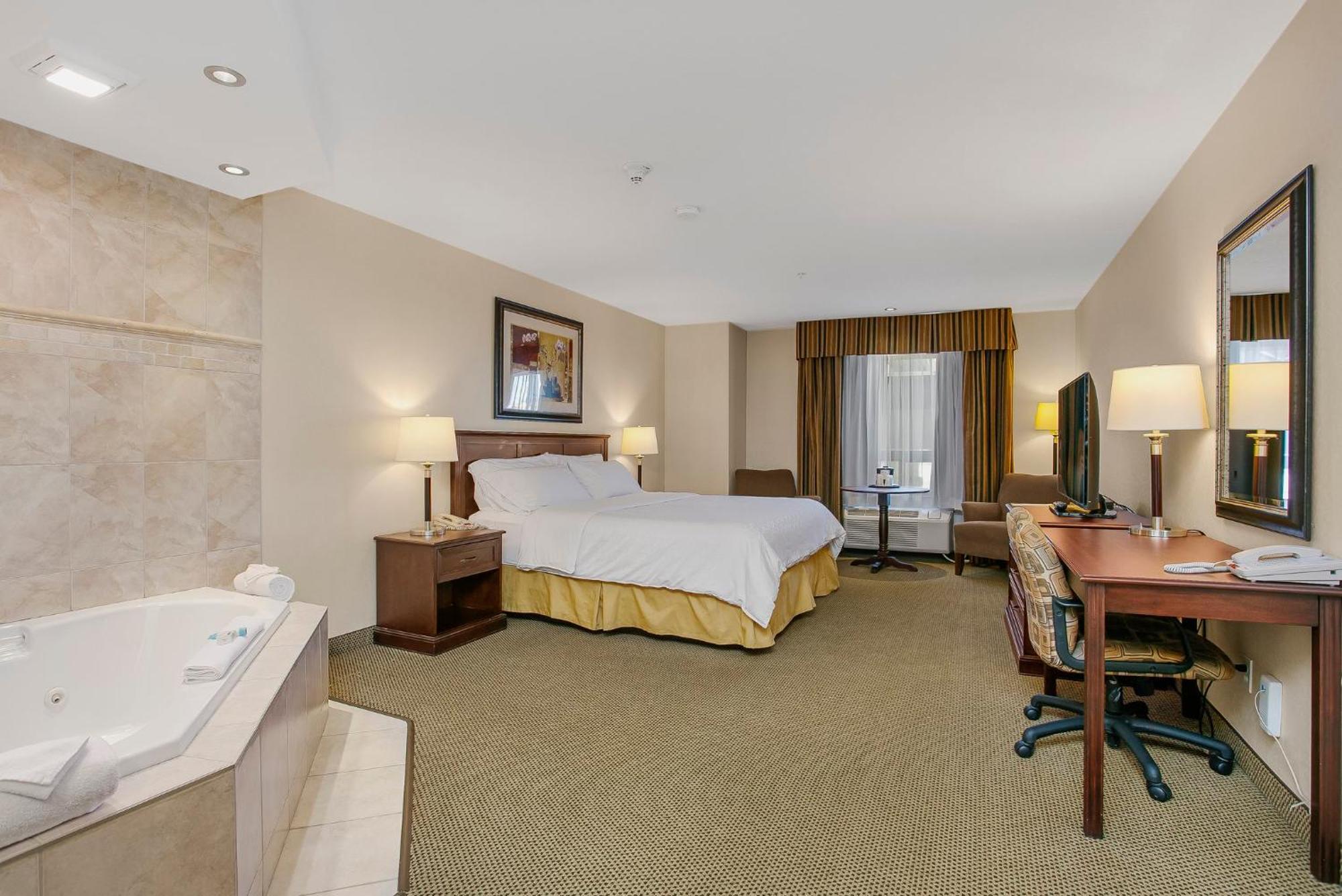 Holiday Inn Express & Suites Whitecourt By Ihg Екстер'єр фото