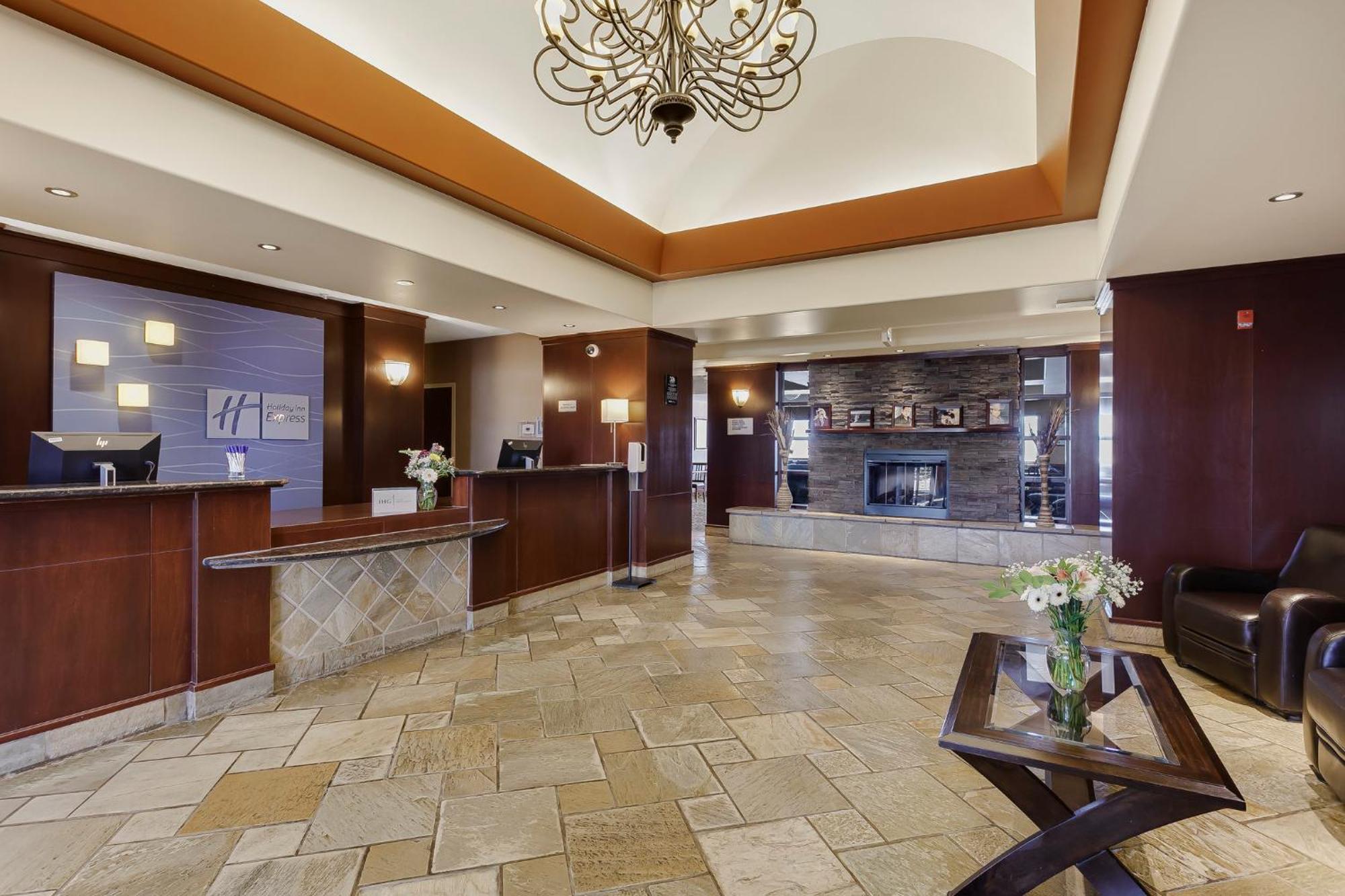 Holiday Inn Express & Suites Whitecourt By Ihg Екстер'єр фото