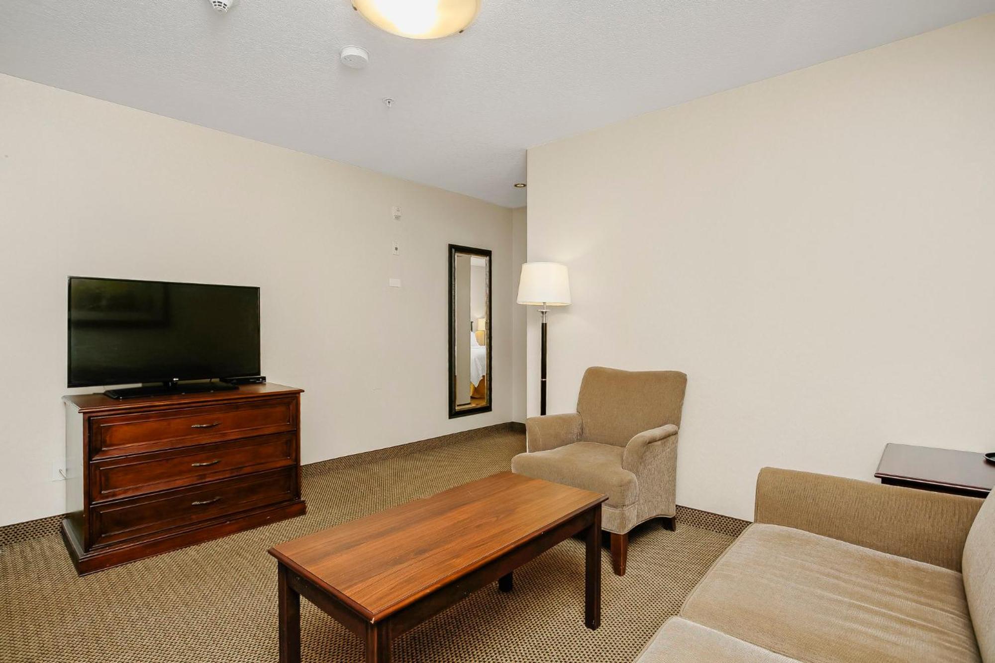 Holiday Inn Express & Suites Whitecourt By Ihg Екстер'єр фото