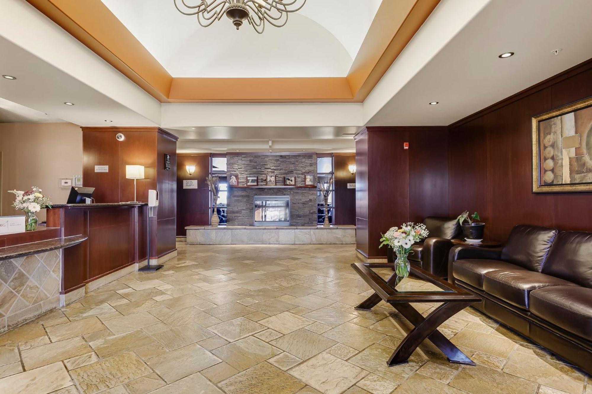 Holiday Inn Express & Suites Whitecourt By Ihg Екстер'єр фото