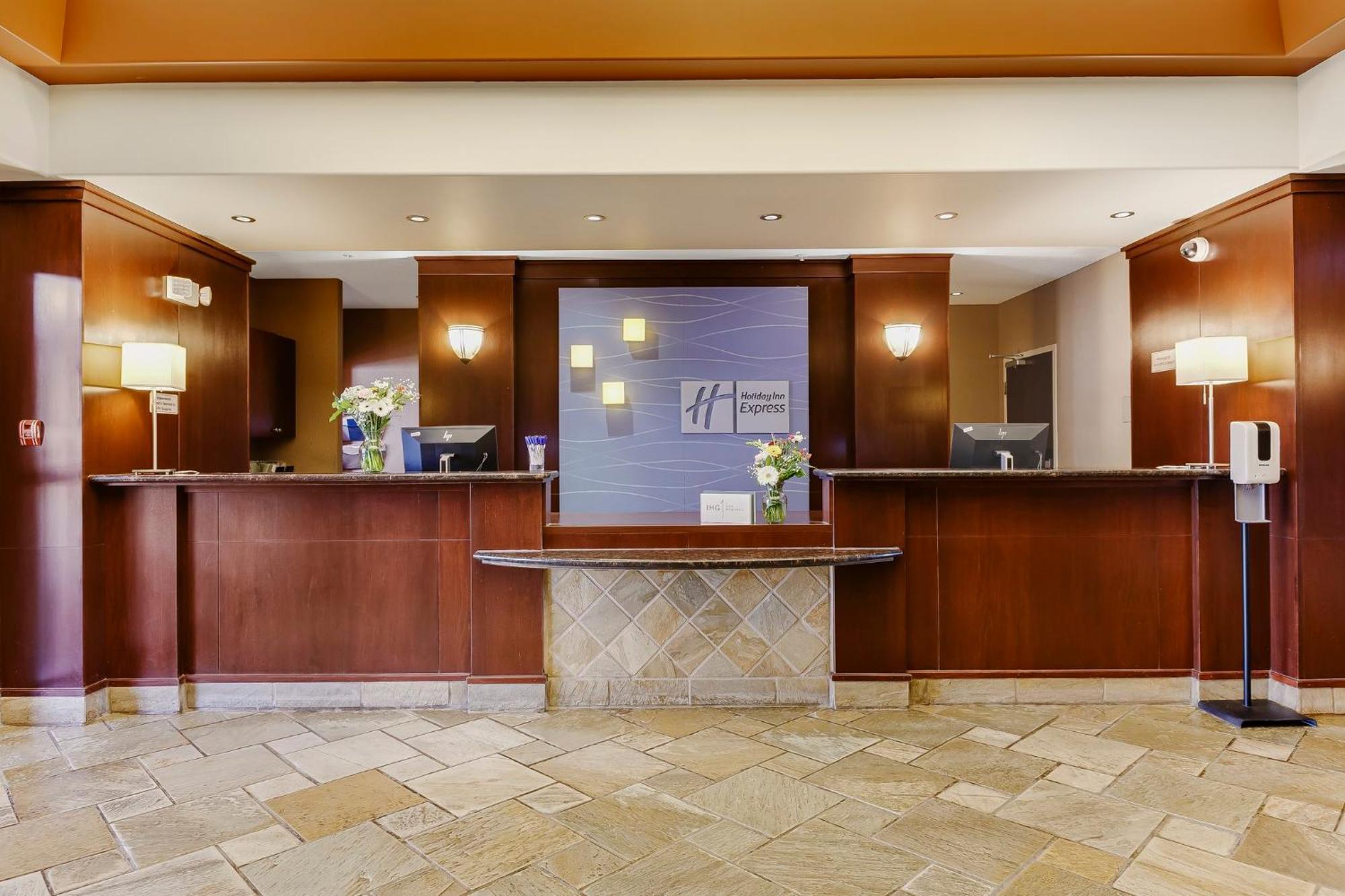 Holiday Inn Express & Suites Whitecourt By Ihg Екстер'єр фото