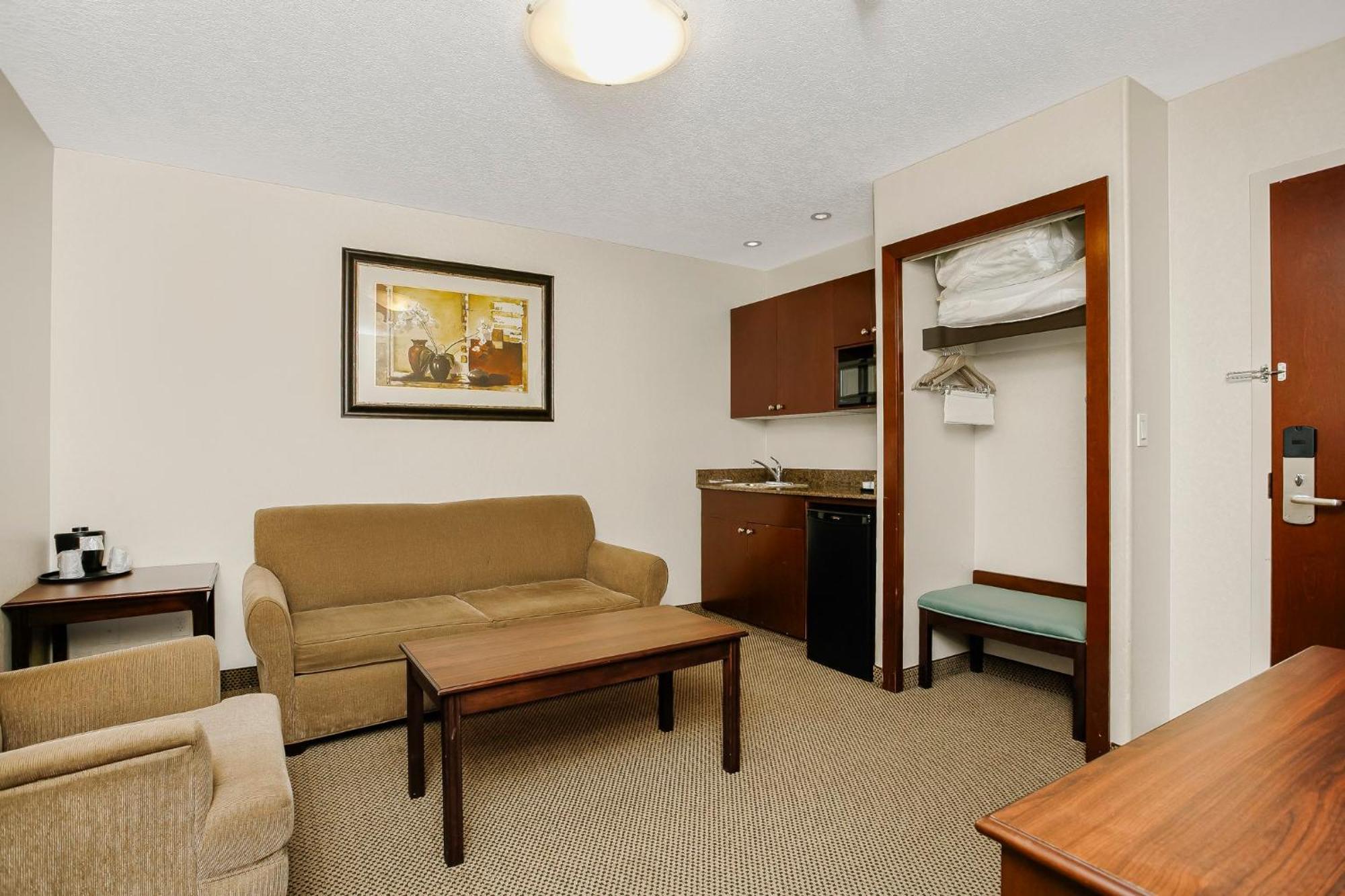 Holiday Inn Express & Suites Whitecourt By Ihg Екстер'єр фото