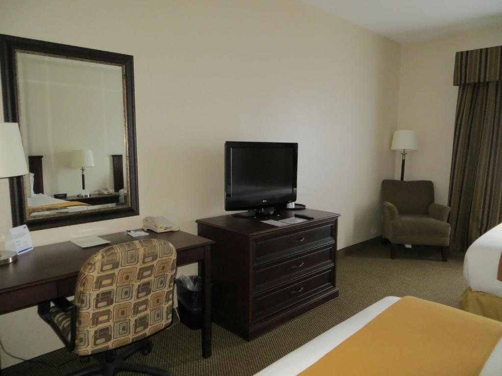 Holiday Inn Express & Suites Whitecourt By Ihg Номер фото